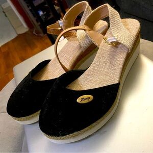 Women’s Closed Toe Wedge Sandals NEW